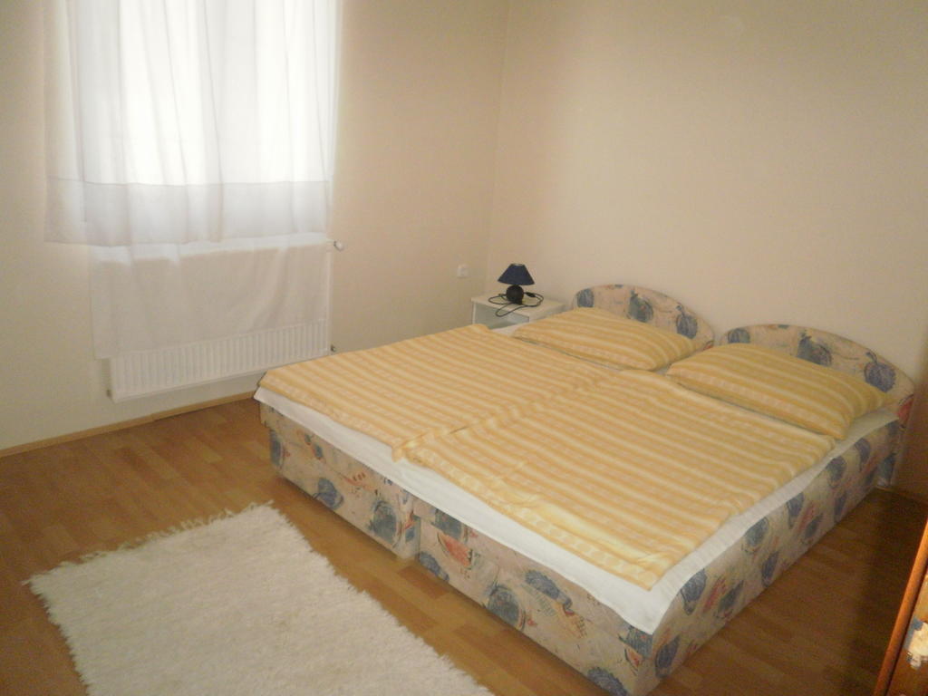 Zalakarosi Egerfa Nyaralohaz Foeldszinti Es Emeleti Apartman Zimmer foto